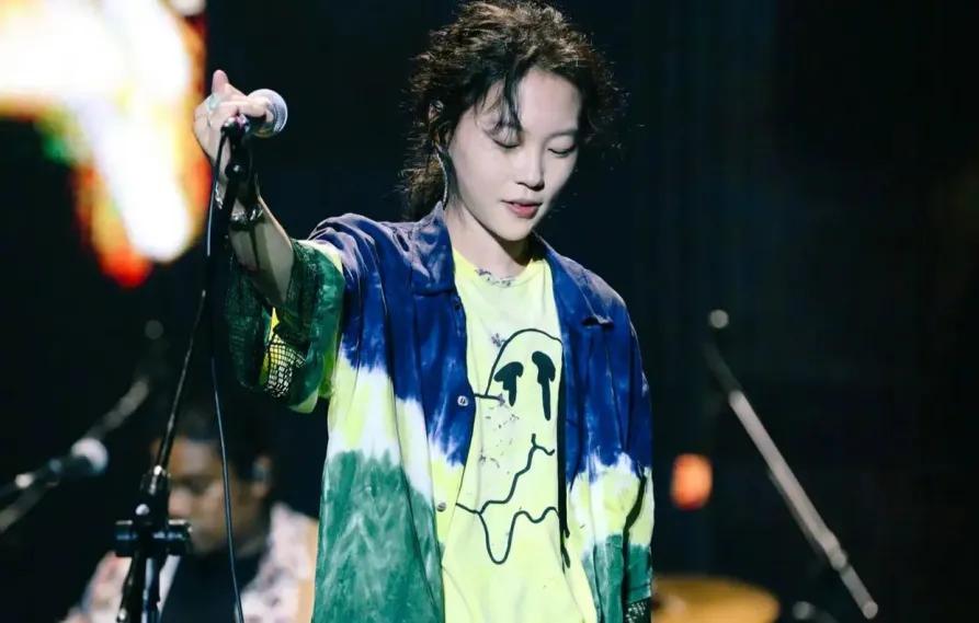 王菲音乐节目_王菲音乐会2020_王菲在秋季音乐会上献唱，现场氛围温馨