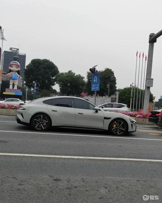 小米汽车中层_小米汽车场地_以舒适为中心:小米汽车的驾驶体验