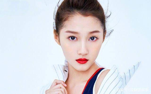 关晓彤_关晓彤礼服争议_关晓彤鹿晗分手