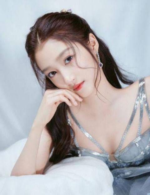 关晓彤礼服争议_关晓彤鹿晗分手_关晓彤