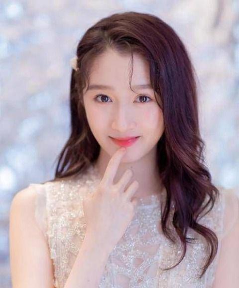 关晓彤_关晓彤礼服争议_关晓彤鹿晗分手