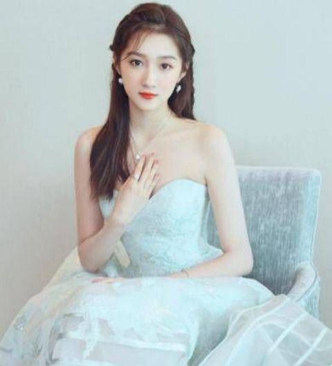 关晓彤礼服争议_关晓彤_关晓彤鹿晗分手