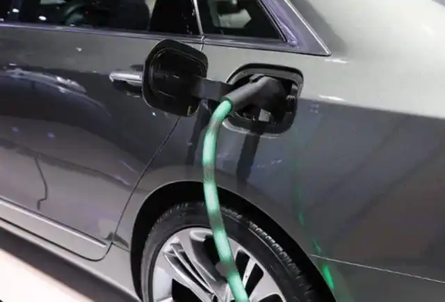 燃油电动汽车技术_电动车与燃油车的市场潜力比较_燃油汽车和电动车的趋势分析