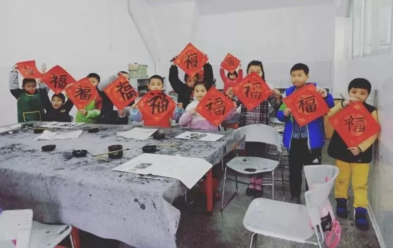 无人机表演中故事构建的技巧与方法_无人机表演是如何实现的_无人机表演技术详解