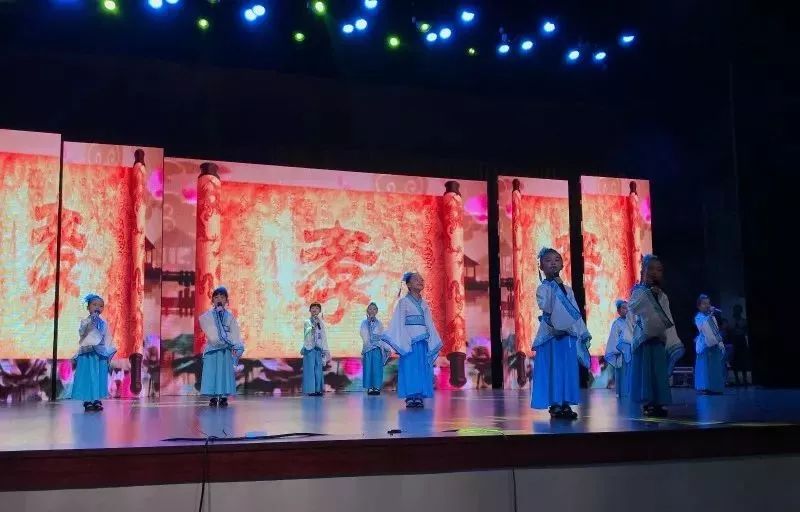 无人机表演技术详解_无人机表演是如何实现的_无人机表演中故事构建的技巧与方法