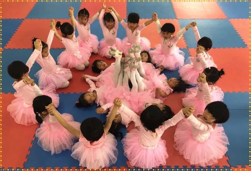 无人机表演技术详解_无人机表演是如何实现的_无人机表演中故事构建的技巧与方法