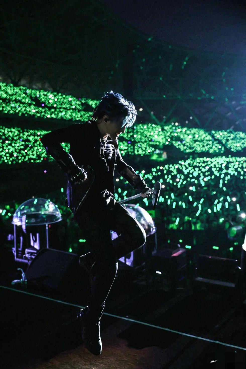 薛之谦对音乐的坚持与热爱,感动无数乐迷_薛之谦迷妹_爱薛之谦的各种理由